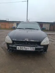 LADA Priora 2011 года, VIN XTA217130B0061645. Автомобиль находится в залоге у ПАО «Совкомбанк».