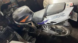 Мотоцикл марки "Honda CВR900RR", год выпуска 1996, г/н 0664НК27, № шасси JH2SC33A7TM005688, № двигателя 2015047, объем двигателя, см. куб. 893.000, цвет фиолетовый Мотоцикл марки "Honda CВR900RR", год выпуска 1996, г/н 0664НК27, № шасси JH2SC33A7TM005688, № двигателя 2015047, объем двигателя, см…