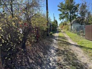Земельный участок общей площадью 514+/-8м2 с кадастровым номером 36:28:8462002:225, адрес: Воронежская область, Семилукский район, рп Стрелица, тер. СНТ Горняк, ул. Солнечная, д. 250, земли населенных пунктов, вид разрешенного использования: для ведения садоводства.
Состояние: земельный участок…