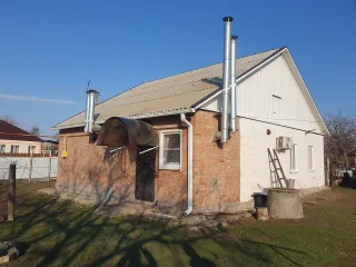 Земельный участок 3577 кв.м и дом 62.6 кв.м, Ростовская область, Целинский район, с. Ольшанка, ул. Октябрьская, д. 106. Кадастровый номер участка: 61:40:0060101:372, дома: 61:40:0060101:870. Объекты находятся в залоге у АО «Россельхозбанк». Жилой дом имеет обременение в виде зарегистрированных в…