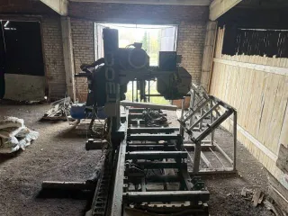 Пилорама Wood-Mizer LT300S, 2007. Технологическое оборудование, инвентарный номер 00-000001, год выпуска 2007, тип оборудования — машины и оборудование лесной и деревообрабатывающей промышленности, марка (модель) Wood-Mizer LT300S, страна изготовления — Польша, завод изготовитель — Wood-Mizer.