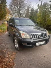 Toyota Land Cruiser 2004 года выпуска. VIN JTEBZ29J700016147. Находится в залоге у ПАО «Совкомбанк».