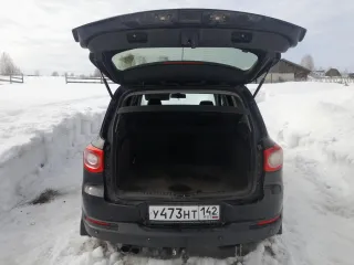 Volkswagen Tiguan, 2009 Volkswagen Tiguan, 2009 г.в. VIN XW8ZZZ5NZ9G004801, цвет ЧЕРНЫЙ.