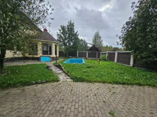 Жилой дом 318,3 кв.м, участок 1200 кв.м, Ленинградская область, Всеволожский р-н, дер. Аро, д. 50, 2-этажный дом, кадастровые номера 47:09:0111001:248, 47:09:0111009:20, земли населенных пунктов - для индивидуального жилищного строительства, ограничения и обременения: имеются проживающие лица…