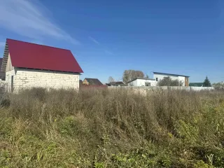 Дом 53.2 кв.м и участок 700 кв.м, Алтайский край Дом, площадью 53,2 кв.м., кадастровый № 22:33:040801:11348, и земельный участок, площадью 700 кв.м., кадастровый № 22:33:040801:10424, расположенные по адресу: Алтайский край, Первомайский район, посёлок Новый, улица Титова, дом 4. Имущество является…