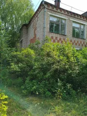 Здание школы 1208,5 кв.м, 1990 г. Кировская область, кадастровый номер 43:07:110601:441, назначение: нежилое здание, 2-х этажное (подземных этажей - 1), по адресу: Кировская область, Вятскополянский район, д. Ямышка, улица Новая, д. 10а, земельный участок, площадь 6546 кв.м, кадастровый номер…