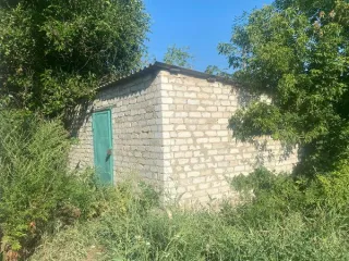 Земельный участок 831 кв.м с административным зданием, гаражом, сараем, Волгоградская область. Земельный участок с кадастровым номером 34:11:080004:2309, площадью 831 кв.м., реестровый номер федерального имущества П11360011415, с расположенными на нем объектами недвижимого имущества…