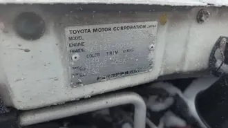 Toyota Corolla Fielder 2001 года, 110 л.с., пробег 300000 км, АКПП. Автомобиль после ДТП, не на ходу, не заводится, требуется ремонт. Недостатки видны по фотографиям: отсутствие деталей, вмятины, сколы и прочее. Возможно наличие скрытых недостатков. Номер кузова: NZE1210065024.