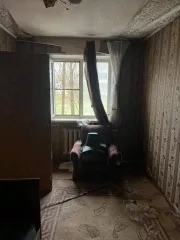 Помещение, назначение: жилое, Кадастровый номер 57:25:0020704:159, Площадь, 44.3 кв.м, этаж 1, Адрес  местоположение  Российская Федерация, Орловская область, г Орёл, ул Комсомольская, д 200, кв 61  Имуществу необходим ремонт. Имеется задолженность по кап.ремонту. Фото объекта на сайте торгов.