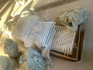 Радиаторы (всего 10 позиций). Полный перечень имущества, входящего в состав лота, указан в Приложении № 1.