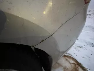 Автомобиль Volkswagen Polo, 2012 г.в., г/н Р392УХ33, VIN XW8ZZZ61ZDG002495; автомобиль Volkswagen Passat, 1991 г.в., г/н М273КУ33, VIN WVWZZZ31ZMB233357; автомобиль Тойота Королла, 1999 г.в., г/н К494КР33, VIN отсутствует, № кузова АЕ100-0305717. Цвет серебристо-желтый, передний бампер имеет…