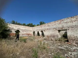 Нежилые здания корпуса, мастерской, фермы 514,7 кв.м и земельный участок 84132 кв.м, Тихорецкий район, пос. Степной. Нежилое здание корпуса с кадастровым номером 23:32:0401007:133, общей площадью 111,8 кв.м; нежилое здание мастерской с кадастровым номером 23:32:0401007:138, общей площадью 194,8…