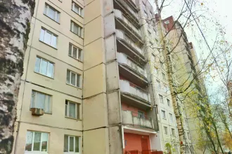 Квартира 47,8 кв.м, Санкт-Петербург, ул. Котина, д. 7, корп. 1, литера А, кв. 41, 5 этаж. Кадастровый номер: 78:40:0008304:5420. Принадлежит на праве долевой собственности от 22.12.2016 (1/2 доли) и от 29.03.2017 (1/2 доли). В ЕГРН зарегистрированы ограничения права и обременения - запрещения…