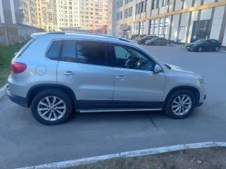 Volkswagen Tiguan, 2011 года, 150 лс, 350000 км, АКПП, Автомобили легковые: «Фольксваген Tiguan», 2011 года выпуска, VIN - XW8ZZZ5NZCG114032, государственный регистрационный знак - М152ЕА178, является совместно нажитым имуществом.