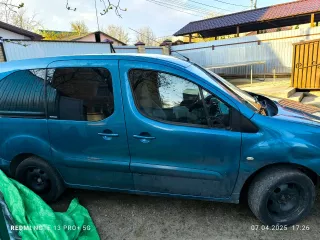 Citroen Berlingo, 2011 год, VIN: VF77JNFRCBJ726565, цвет: темно-голубой, тип: легковой универсал, категория B, мощность двигателя: 90 л.с. (66.2 кВт). Пробег 130 тыс. км. Техническое состояние: требуется капитальный восстановительный ремонт. Ремонт рейки, генератора, главный блок управления сгорел…