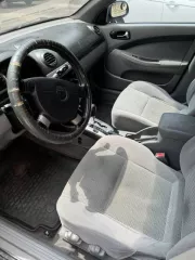 Легковой автомобиль, марка: Chevrolet, модель: Lacetti. Год изготовления: 2007. Цвет кузова: синий. VIN: KL1NA486J8K823878. Пробег 323 247 км. Автомобиль имеет следующие неисправности/повреждения: неисправности ДВС, топливной системы, системы выпуска отработанных газов, трансмиссии, элементов…