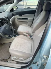 Hyundai Verna 2006 года, цвет светло-голубой. VIN: NLHCM41AP7Z035184, ПТС: 77ХА253194, госномер В326МС82. Производство Турция. Бензиновый двигатель 1.4 л (1399 см³) мощностью 97 л.с. Максимальная масса 1600 кг, снаряженная масса 1155 кг.