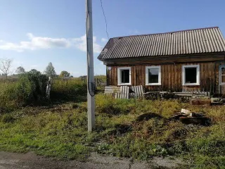 Доли дома и земельного участка, Кемеровская область 1/6 доля дома и 1/6 доля земельного участка в Кемеровской обл. еще 1/6 доля дома и 1/6 доля земельного участка в Кемеровской обл. еще 1/6 Земельного участка, расположенного по адресу Российская Федерация, Кемеровская область - Кузбасс, м.о…