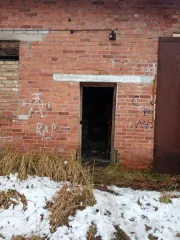 Нежилое здание,  наименование – Баня, с кадастровым номером  39:10:380001:113, общей площадью 388,2 кв.м., расположенное по адресу: Калининградская область, р-н. Полесский, п. Славянское, ул. Советская, д.37а,  и земельный участок, на котором расположено здание, с кадастровым номером…