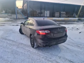 Легковой автомобиль Renault Fluence, 2013 г.в., VIN VF1LZBR0549415661, цвет коричневый. Не работает ручник, в какой-то момент заклинил, примерзли троса ручника и стерлись колодки задние. Переднее левое крыло помято. Сколы и царапины на лобовом стекле. Слевой стороны замят металический усилитель…