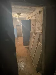 Нежилое помещение с кадастровым номером 10:01:0100108:1232, общей площадью 49 кв.м, находящееся в подвале многоквартирного дома, расположенного по адресу: Республика Карелия, г. Петрозаводск, ул. Архипова, дом 18, помещение 20 Нежилое помещение с кадастровым номером 10:01:0100108:1232, общей…
