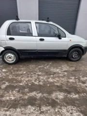 Daewoo Matiz BVD Kond 2007 года, VIN XWB4A11BV7A104341, двигатель F8CV502707K61, кузов XWB4A11BV7A104341, цвет перламутрово-серебристый, госномер Р057ВХ74, экологический класс не установлен. Техническое состояние удовлетворительное: незначительные царапины кузова, общий незначительный износ салона…