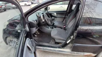 Peugeot 107, 2007 года, 68 лс, 274236 км. Автомобиль PEUGEOT 107, 2007 года выпуска, VIN - VF3PNCFAC88172290, цвет: черный, рег. знак: Е693АМ164. Учтено техническое состояние: коррозийные повреждения порогов. Имеются потертости, вмятины, сколы лакокрасочного покрытия. Требуется химчистка салона.