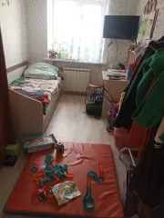 Доли квартиры 43.4 кв.м., Свердловская область. 1/4 доля квартиры в Свердловской области, еще 1/4 доля квартиры в Свердловской области, еще 1/4 доли на жилое помещение, квартира, площадь 43.4 кв.м., назначение: жилое, этаж: 2, адрес: Россия, Свердловская область, город Кушва, улица Магистральная…