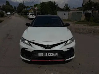 Toyota Camry 2021 года, 249 л.с., 253400 км, АКПП; Automobile Toyota Camry, gos.reg.znak H101XX98, VIN XW7BZ3HK60S116340, 2021 g.v., moshchnost dvig., l.s. (kW): 248.8 (183), tsvet: bely perlamutr s chernoy kryshey.