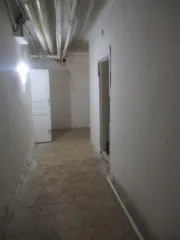 Нежилое помещение площадью 205,4 м² на цокольном этаже многоквартирного жилого дома по адресу: Челябинская область, Коркинский муниципальный округ, р.п. Роза, ул. Есенина, д. 2, пом. 131. Имеет отдельный вход. Кадастровый номер: 74:31:0000000:2420.
