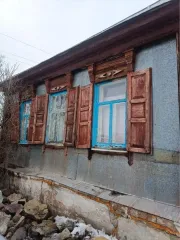 Индивидуальный жилой дом площадью 56,4 кв. м, кадастровый номер 36:08:2500007:46, земельный участок площадью 3000 кв. м, кадастровый номер 36:08:2500007:15, местонахождение: Воронежская обл., Воробьевский р-н, с. Новотолучеево, ул. Нижняя, д. 8. Общая площадь: 56.4. Количество подземных этажей: 0…
