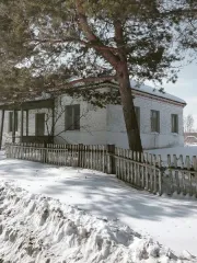 Нежилое здание 67.4 кв.м и земельный участок 447 кв.м в селе Албазинка, улица Центральная, 4. Одноэтажное здание 1900 года постройки, общей площадью 67,4 кв.м., в удовлетворительном состоянии. Инженерные коммуникации: теплоснабжение автономное, электроснабжение. Кадастровый номер здания…