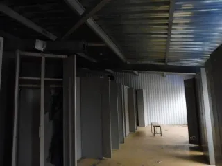 Шкафы металлические двустворчатые 75 штук.