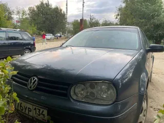 Volkswagen Golf 1.4 2000 года, VIN WVWZZZ1JZYU010837, цвет серый.