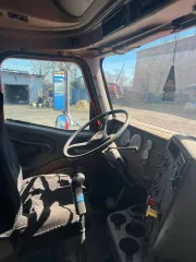 Автомобиль International 9200, 1999 г.в., мощность двигателя 370 л.с., VIN 2HSCEAHRIYC031986, пробег 600 000 км.