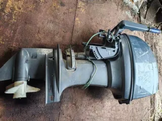 Лодочный мотор "Ямаха" модель 40*11, 2005г, заводской номер 162644 Лодочный мотор "Ямаха" модель 40*11, 2005г, заводской номер 162644 1 Штука (шт) 
Назначение: pryamie 
