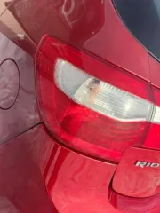 Kia Rio 2013, 107 л.с., 129039 км. Легковой автомобиль KIA Rio (КИА; РИО). VIN: Z94CB51BADR028124, гос. номер Р805РМ72, год выпуска 2013. Требует замены 4 стойки, передние тормозные диски, передний и задний бампер, левое зеркало разбито, левая задняя фара с трещиной. Необходим ремонт коробки…