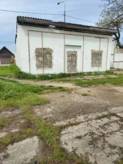 Здание 287,3 кв.м, Краснодарский край, Крымский р-н. Назначение: Нежилое, адрес (местонахождение): 353370, Краснодарский край, Крымский р-н, ст-ца Варениковская, ул Куйбышева, д 33, кадастровый (условный) номер: 23:15:0102212:121.