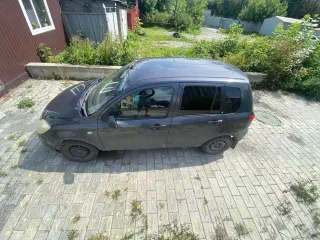 Mazda Demio 2005 года, цвет серый. Номер кузова DY3W433662. Шасси (рама) отсутствует, автомобиль на ходу. С имуществом и документами можно ознакомиться по предварительной записи у организатора по электронной почте: urisprudent2022@mail.ru