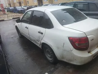 Автомобиль LADA Granta, 2016 год выпуска, VIN XTA219010Н0440113. Модель 11186, двигатель бензиновый, объем 1596 куб.см, мощность 87 л.с. (64.0 кВт), номер двигателя 6526171. Кузов белый, пробег 298331 км. Коробка передач механическая, привод передний. Категория ТС: В.