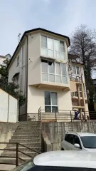 Жилой дом 286.5 кв. м и земельные участки 514 кв. м в Сочи. Здание общей площадью 286,5 кв. м, расположенное по адресу: Краснодарский край, г. Сочи, Центральный район, с/т "Здоровье-4", ул. Вишневая, земельный участок №8, кадастровый номер: 23:49:0205015:4657. Земельный участок площадью 359 кв.м…