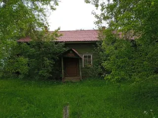 Здание клуб 176 кв.м. и земельный участок 1382 кв.м., Вологодская область. Здание клуб, назначение: нежилое, общей площадью 176 кв.м., кадастровый номер 35:23:0101002:207, расположенное по адресу: Вологодская область, р-н Шекснинский, д. Камешник, д.9а и земельный участок с кадастровым номером…