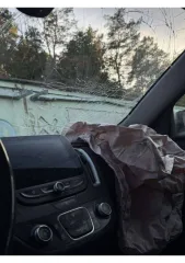 Chevrolet Malibu 2019 года, 163 л.с., пробег 105924 км, АКПП. VIN: 1G1ZG5ST7KF191593. Техническое состояние: Выстрелило 6 (или 7) подушек безопасности, аккумулятор не работает, машина не заводится. Заднее левое колесо спускает полностью примерно за 2-3 дня (под замену). Стук рейки. Не горит правая…