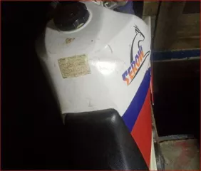 Мотоцикл, марка: YAMAHA SERROW225WE, год изготовления: 1993, цвет: БЕЛЫЙ, VIN: ОТСУТСТВУЕТ, ПТС: 25 УВ 798031, г/н: 6925АО25, изготовитель  страна : ЯПОНИЯ, модель двигателя: 1КН, двигатель №: ОТСУТСТВУЕТ, мощность двигателя, л. с.  кВт : 20  14.7 , рабочий объем двигателя, куб. см: 225, шасси …