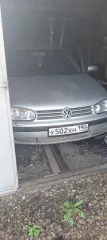 Автомобиль марки VOLKSWAGEN модель Golf 2003 г.в. VIN номер WVWZZZ1JZ3W431069, цвет  белый  серебристый 