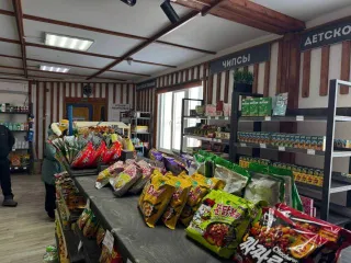 Дом 100,3 кв.м. и земельный участок 1071 кв.м. в селе Ой Хангаласского улуса Республики Саха (Якутия) по адресу: ул. Горького, д. 12а. Кадастровый номер дома: 14:32:120101:1229, участка: 14:32:120101:893.