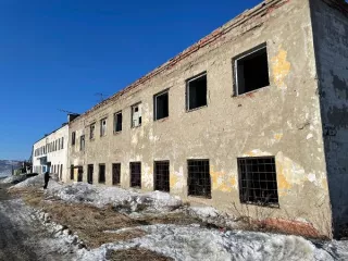 Нежилое помещение с кадастровым номером 49:09:030609:397 общей площадью 288,7 кв.м, расположенное на 2 этаже по адресу: г. Магадан, ул. Морская, 19/18, литер А Нежилое помещение с кадастровым номером 49:09:030609:397 общей площадью 288,7 кв.м, расположенное на 2 этаже по адресу: г. Магадан, ул…