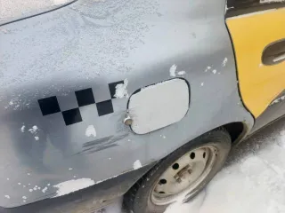 Chevrolet Lanos 2007 года, 86 л.с., пробег 276085 км. Госномер С742ТР24, VIN Y6DTF69Y070073032. Заводится, едет. Требует ремонта: перегорел включатель поворотников, пороги гнилые, двигатель потребляет масло, сел аккумулятор.