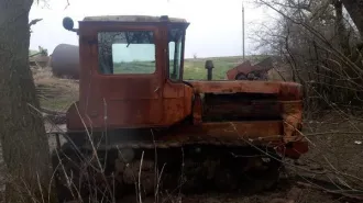 Трактор ДТ-75М 70к без регистрационного знака, разукомплектован. Имущество продается в том виде, в каком оно есть, и в случае продажи возврату/обмену не подлежит. За скрытые дефекты имущества Продавец ответственности не несет.