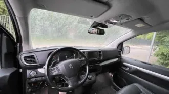 Легковой Peugeot Traveller, VIN-Z8TVEAHXVJM009923, 2018 г. в., цвет – черный. Т/с не исправно, отсутствуют пассажирские сиденья, а также есть иные недочеты описанные в отчете об оценки.